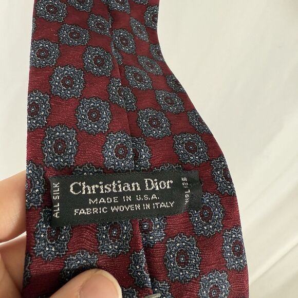 Christian Dior Tie Men's 58" Red Print All Silk Made USA 3.5" Wide - Picture 2 of 5